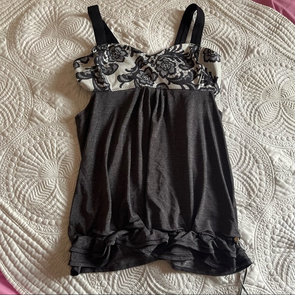 LULULEMON Back On Track Tank Top Workout Black Cream Floral Lace Size 6 - Picture 12 of 12